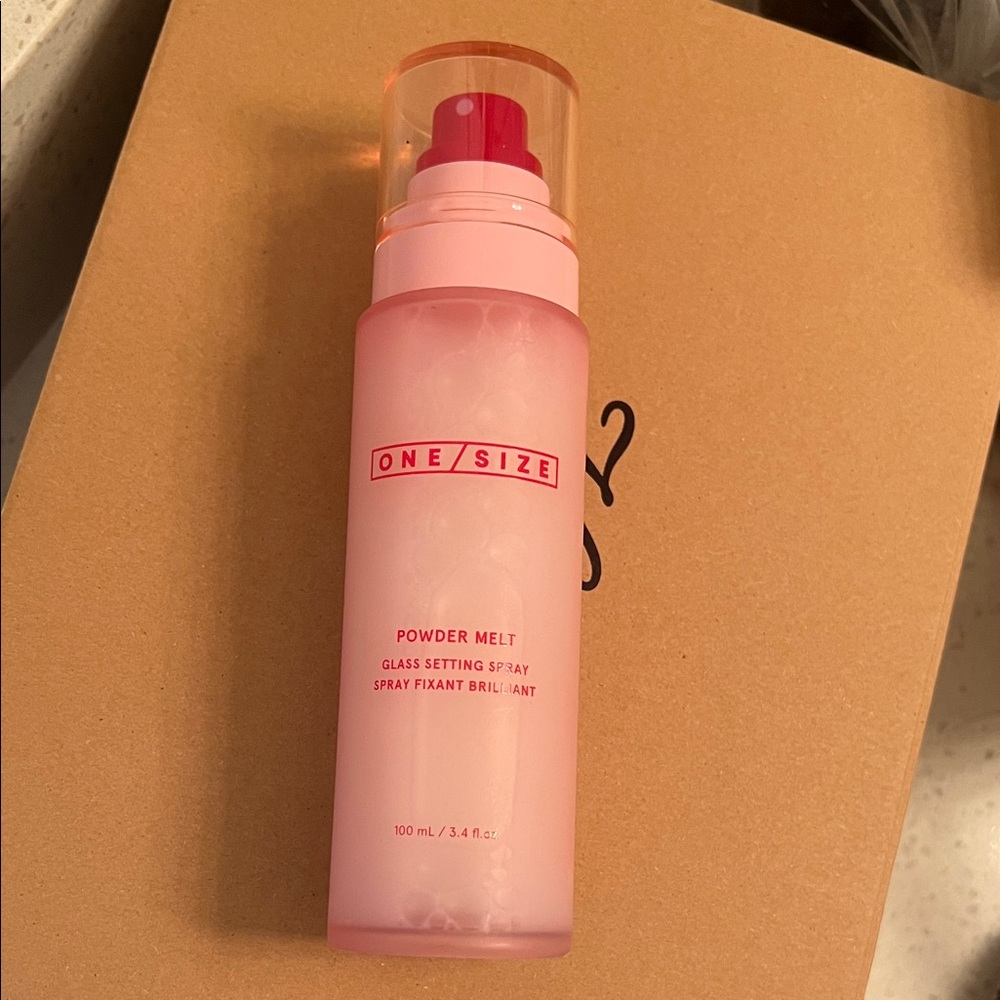 ONE/SIZE Powder Melt Glass Setting Spray - Soft Pink